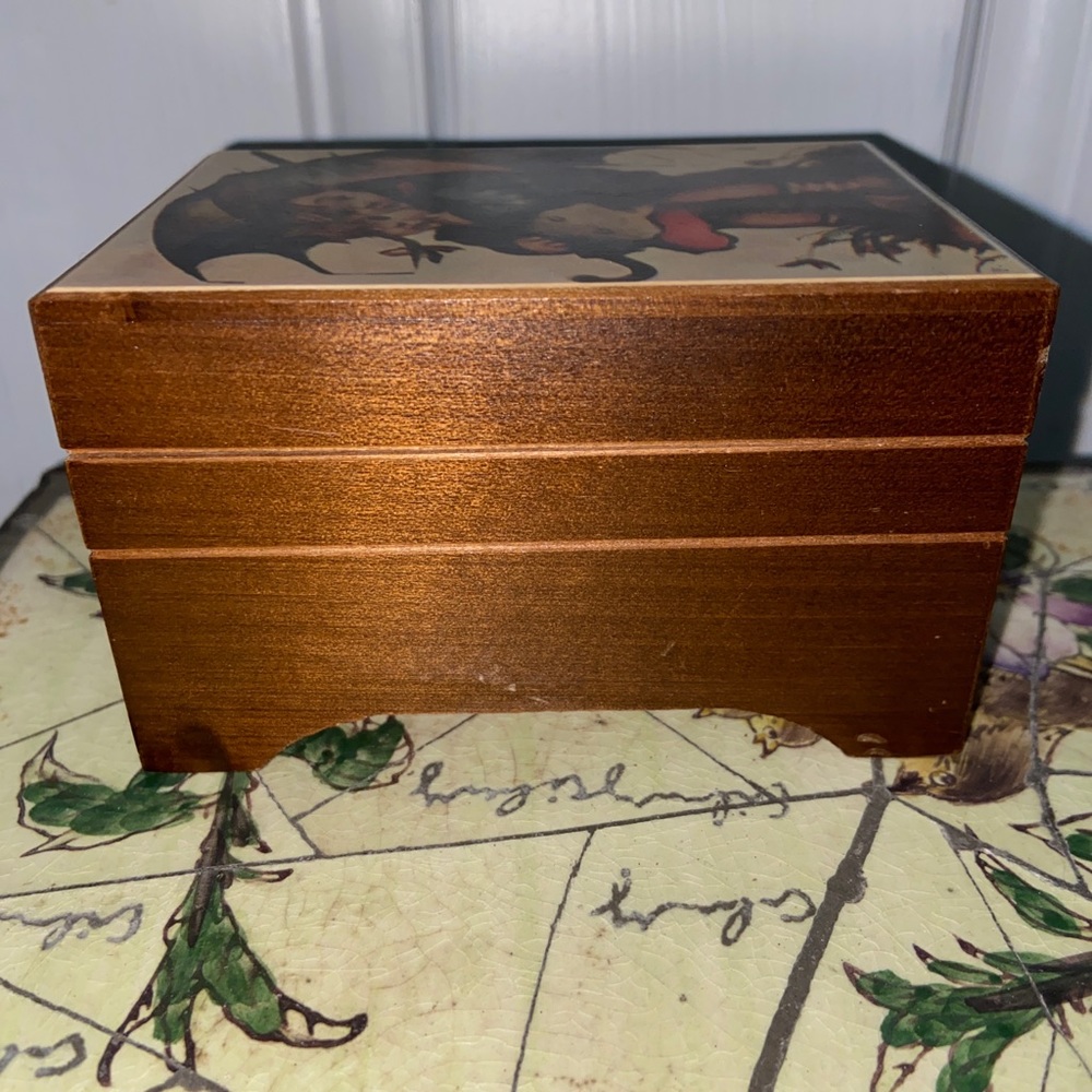 Hummel Stormy Weather Music Box Japan VTG Works - Picture 4 of 10